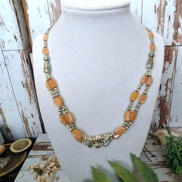 Glowing Agate & Silver Necklace - Picture 4 of 6